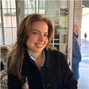 Graduada de Estudios Ingleses, apasionada por los idiomas y el compartir conocimiento.